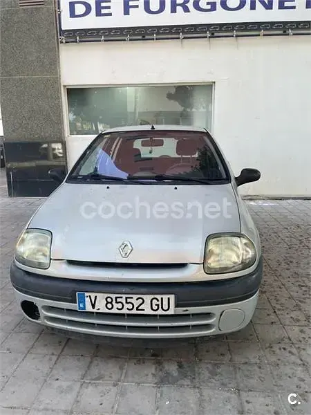 Usado Renault Clio 75 CV (55 kW) 1999 Beige Berlina