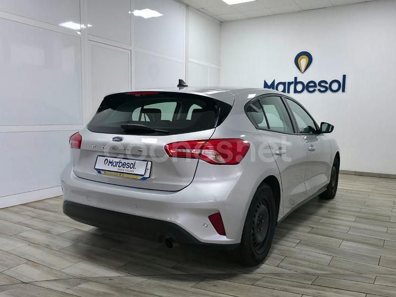 Usado Ford Focus Trend 100 CV (73 kW) 2021 Gris / plata Berlina