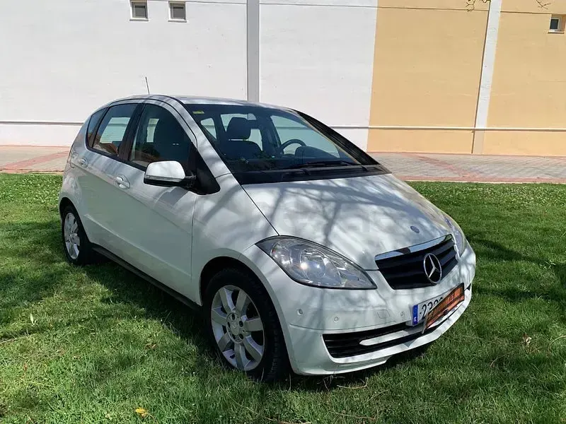 Usado Mercedes A180 Avantgarde 109 CV (80 kW) 2009 Blanco Monovolumen