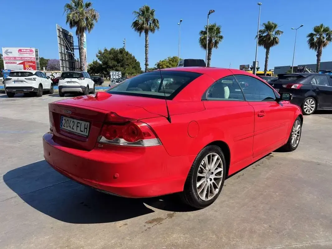 Usado Volvo C70 170 CV (125 kW) 2007 Rojo Descapotable