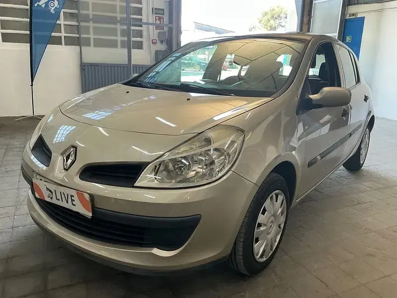Usado Renault Clio II Authentique 70 CV (51 kW) 2007 Marrón Berlina