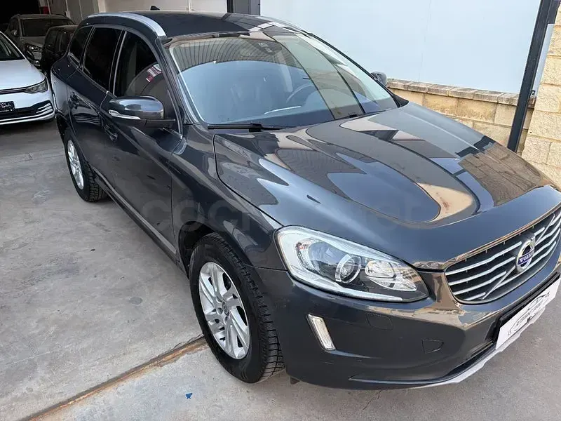 Usado Volvo XC60 Summum 190 CV (139 kW) 2017 Gris / plata SUV