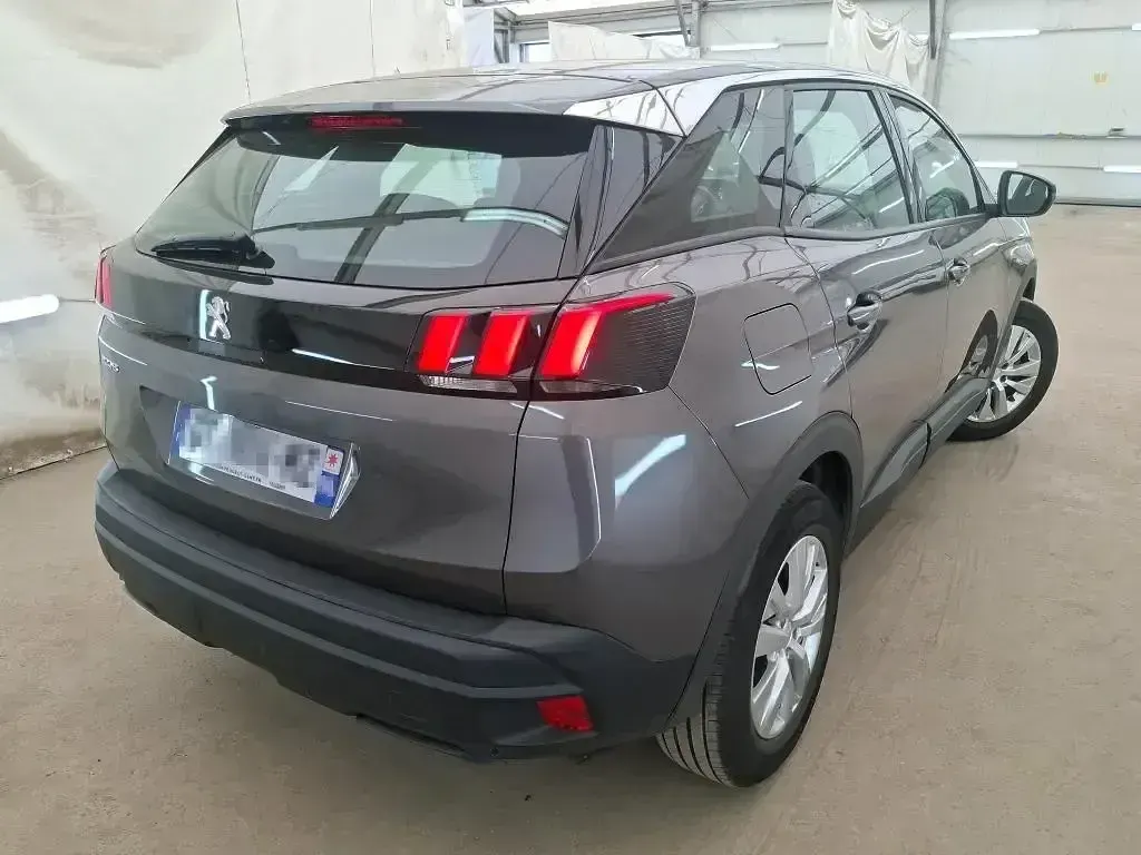 Usado Peugeot 3008 Active 136 CV (100 kW) 2024 Gris SUV