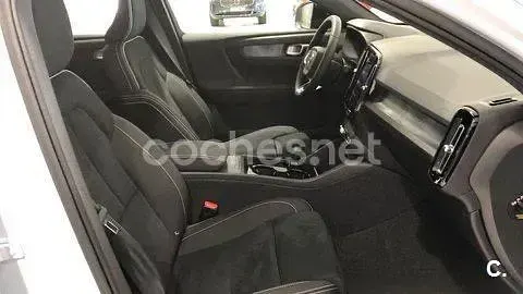 Usado Volvo XC40 Plus 197 CV (144 kW) 2024 Negro SUV
