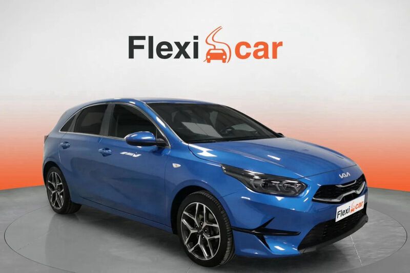 Azul Usado 2023 Kia Ceed Berlina | 15.490 € (Buen precio) - Imagen 1/4
