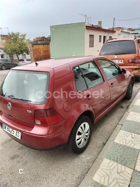 Rojo Usado 1999 VW Golf Conceptline Berlina | 1800 € (Buen precio) - Imagen 1/4