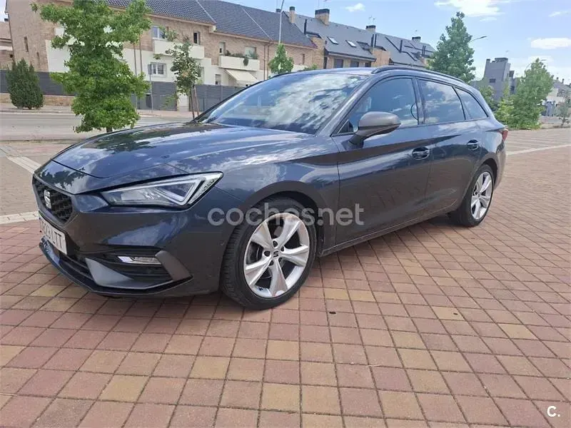 Usado Seat Leon FR 150 CV (110 kW) 2021 Gris / plata Familiar