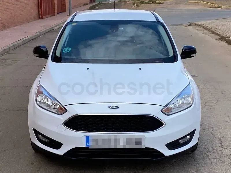 Usado Ford Focus Trend 120 CV (88 kW) 2015 Blanco Berlina