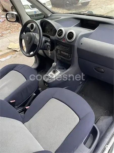 Usado Peugeot 1007 75 CV (55 kW) 2006 Gris / plata Monovolumen