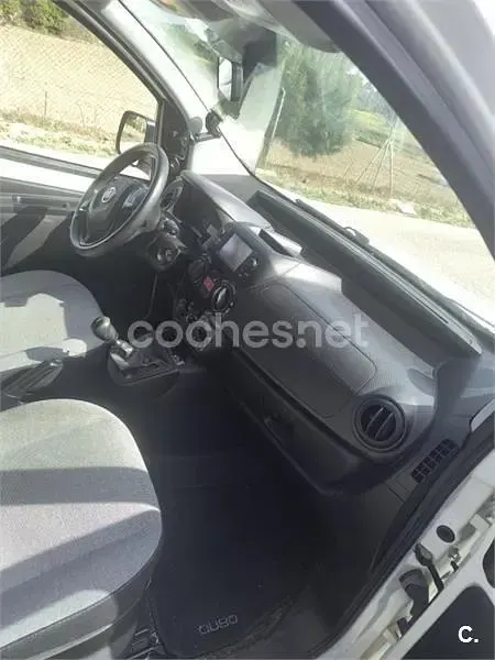 Usado Fiat Qubo Easy 70 CV (51 kW) 2019 Blanco Monovolumen