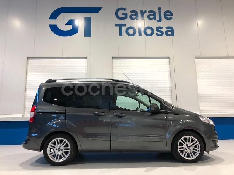 Usado Ford Tourneo Courier Titanium 100 CV (73 kW) 2019 Gris / plata Monovolumen