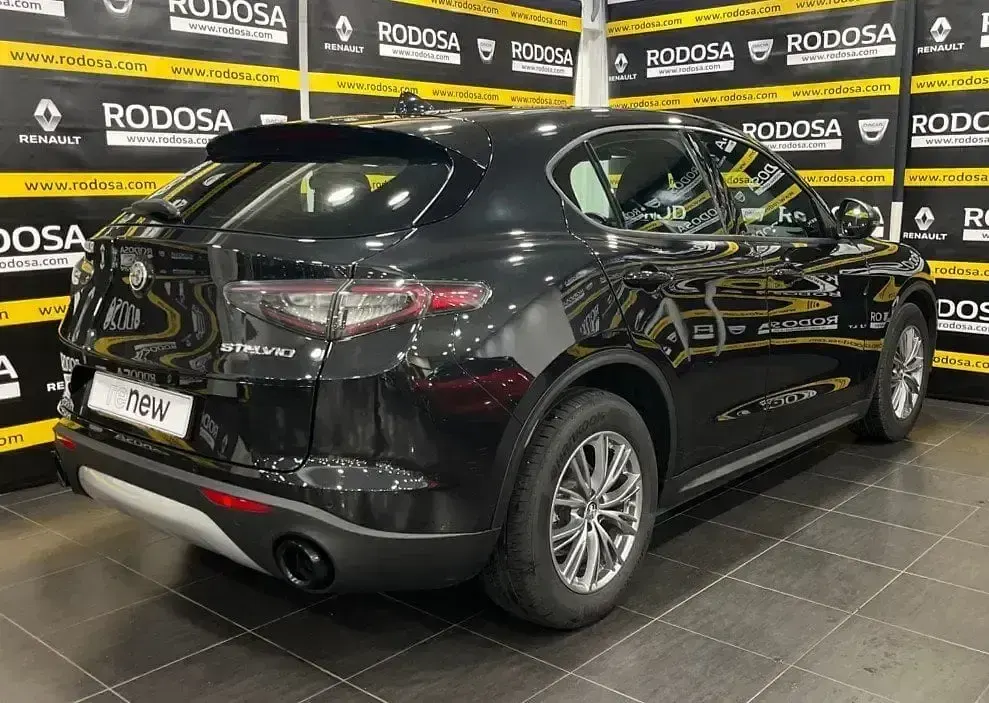 Usado Alfa Romeo Stelvio Super 160 CV (117 kW) 2023 Negro SUV