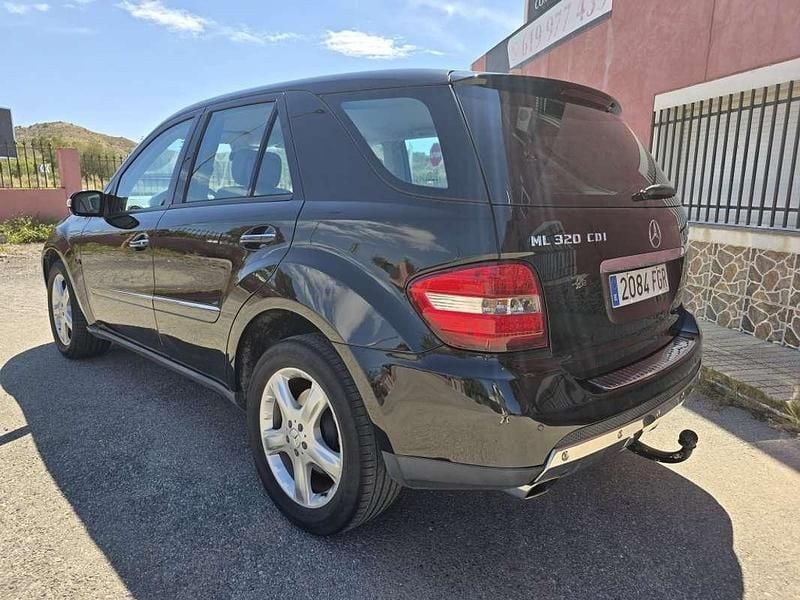 Usado Mercedes ML320 224 CV (164 kW) 2006 Negro SUV