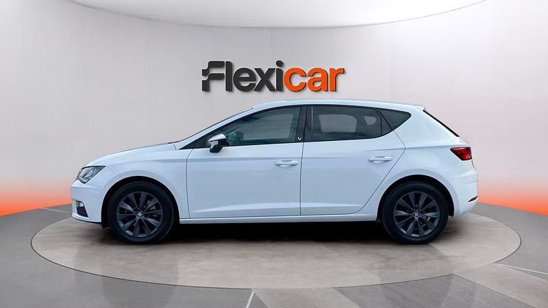 Usado Seat Leon Style 130 CV (95 kW) 2018 Blanco Berlina
