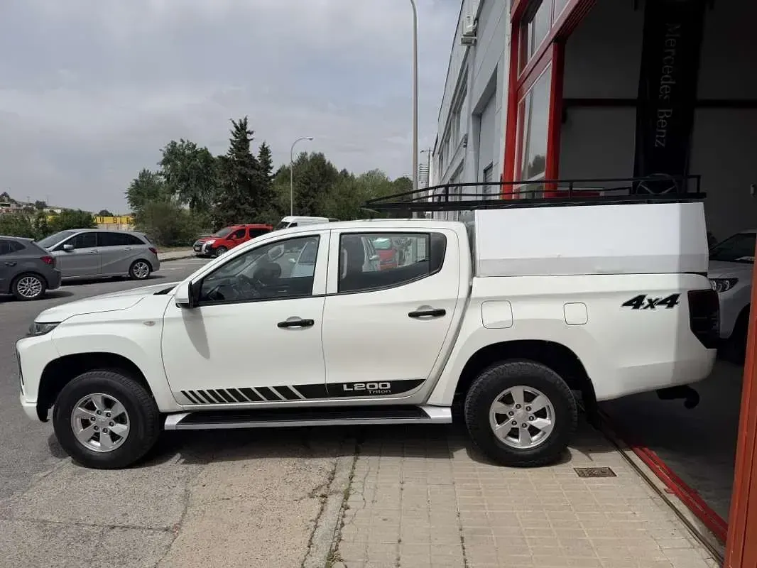 Usado Mitsubishi L200 150 CV (110 kW) 2021 Blanco Pickup/Camioneta