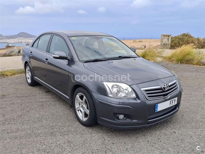 Gris / plata Usado 2006 Toyota Avensis Sol Berlina | 7495 € - Imagen 1/4