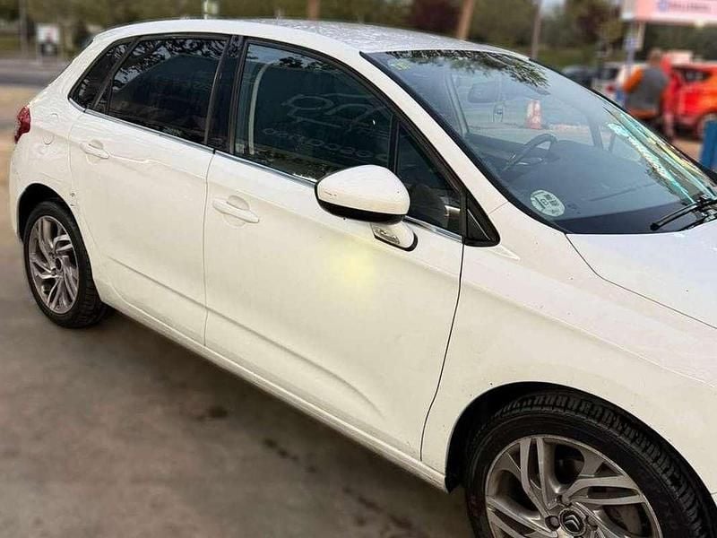 Begagnad Citroën C4 111 HK (81 kW) 2012 Vit Halvkombi
