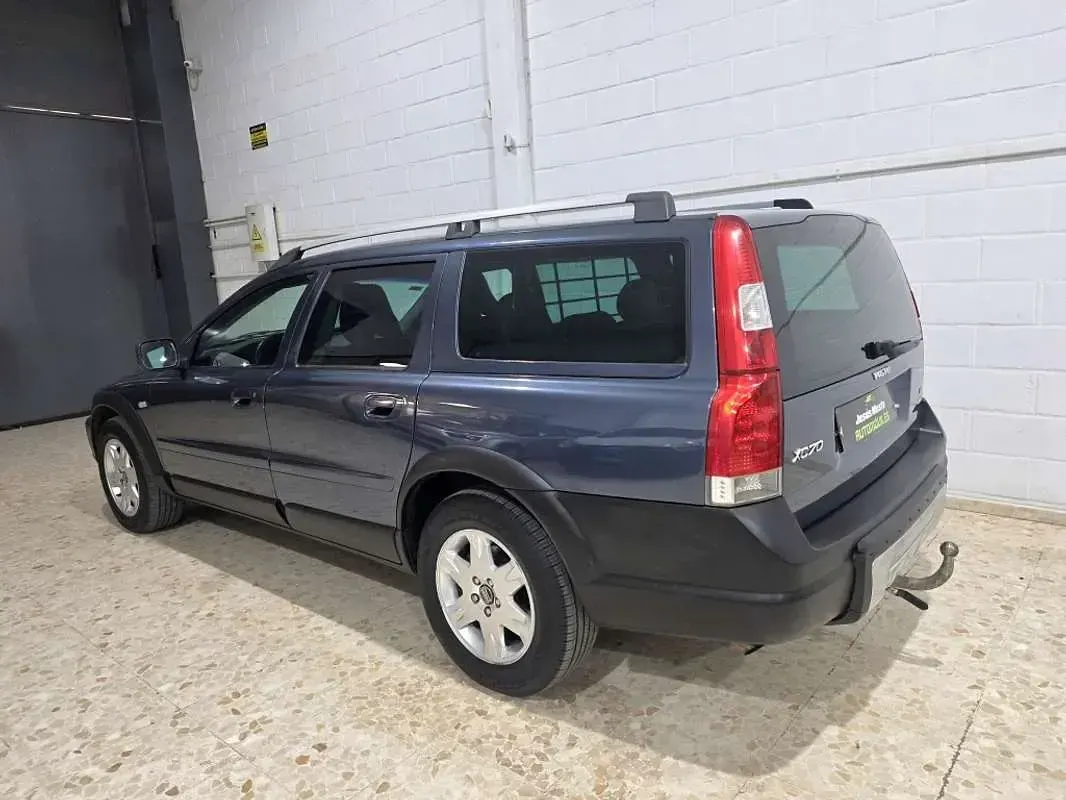 Usado Volvo XC70 Momentum 185 CV (136 kW) 2005 Azul Familiar