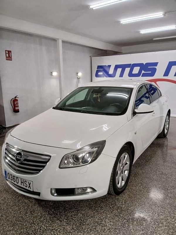 Usado Opel Insignia Selective 131 CV (96 kW) 2013 Blanco Familiar