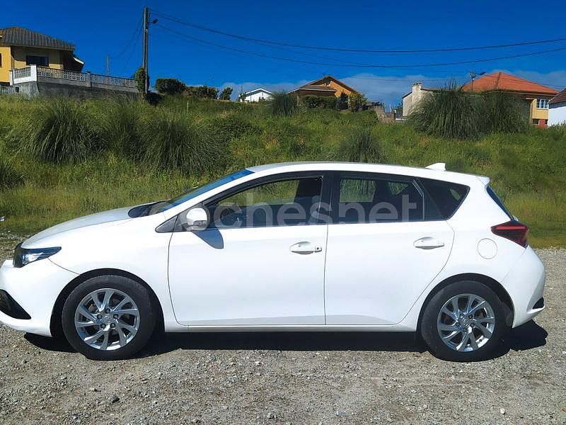 Blanco Usado 2016 Toyota Auris Business Edition Berlina | 7900 € (Precio justo) - Imagen 1/4