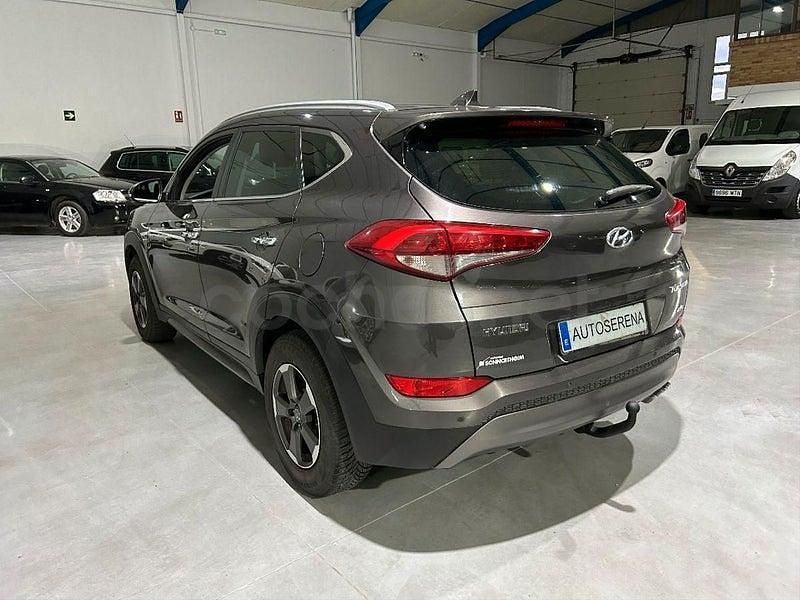 Usado Hyundai Tucson Style 184 CV (135 kW) 2016 Gris / plata SUV