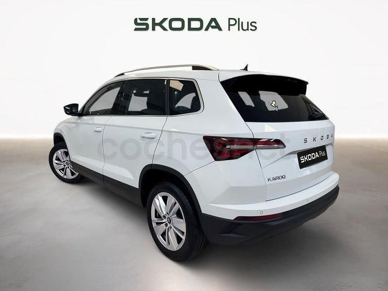 Usado Skoda Karoq Selection 150 CV (110 kW) 2025 Blanco SUV