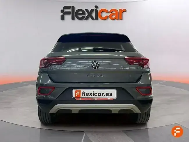 Usado VW T-Roc Life 150 CV (110 kW) 2023 Gris SUV