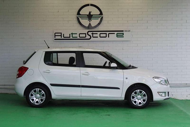 Usado Skoda Fabia Ambition 60 CV (44 kW) 2011 Blanco Utilitario