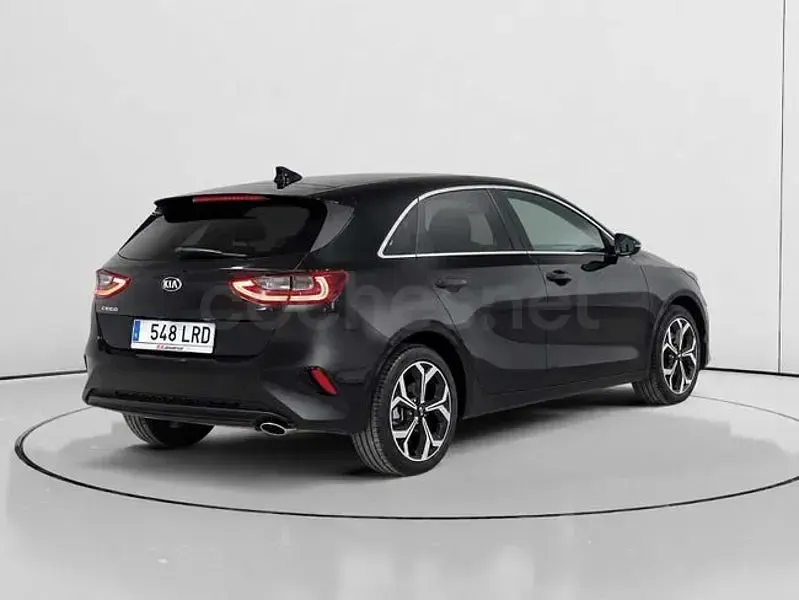Usado Kia Ceed 120 CV (88 kW) 2021 Negro Utilitario