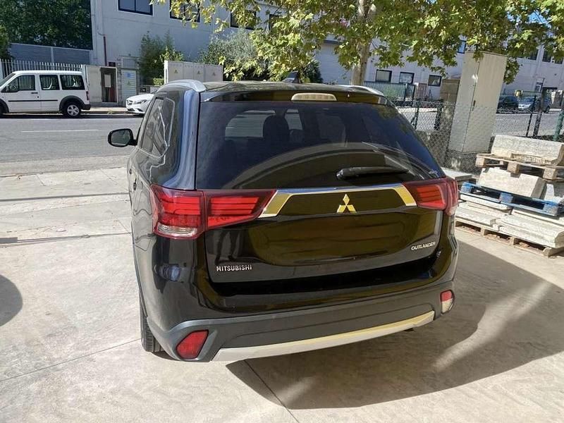 Usado Mitsubishi Outlander 150 CV (110 kW) 2017 Negro SUV