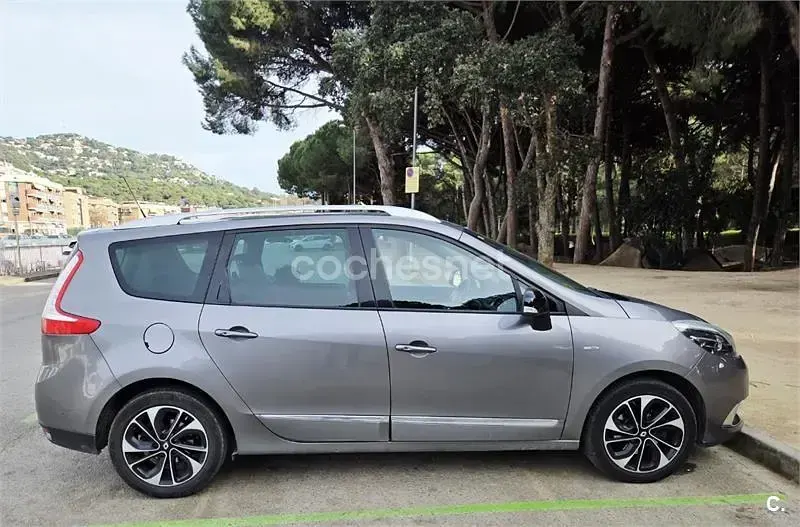 Usado Renault Scenic E-Tech Bose Edition 130 CV (95 kW) 2015 Beige Monovolumen