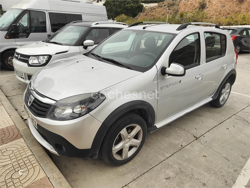 Usado Dacia Sandero Stepway 85 CV (62 kW) 2012 Gris / plata Berlina