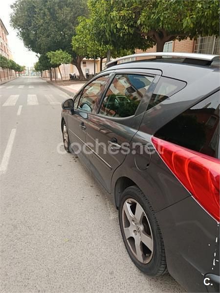 Usado Peugeot 207 Outdoor Outdoor 112 CV (82 kW) 2011 Gris / plata Familiar