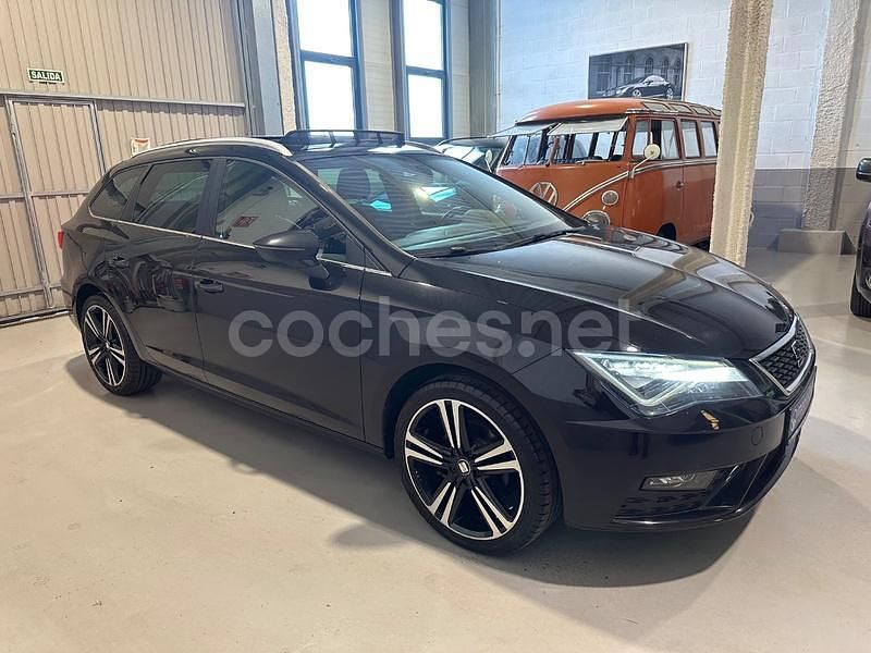 Usado Seat Leon FR 150 CV (110 kW) 2017 Negro Familiar