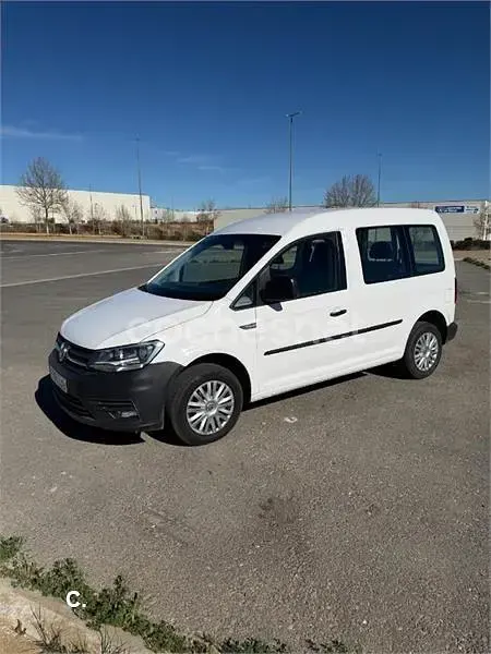 Usado VW Caddy Trendline 102 CV (75 kW) 2018 Blanco Monovolumen