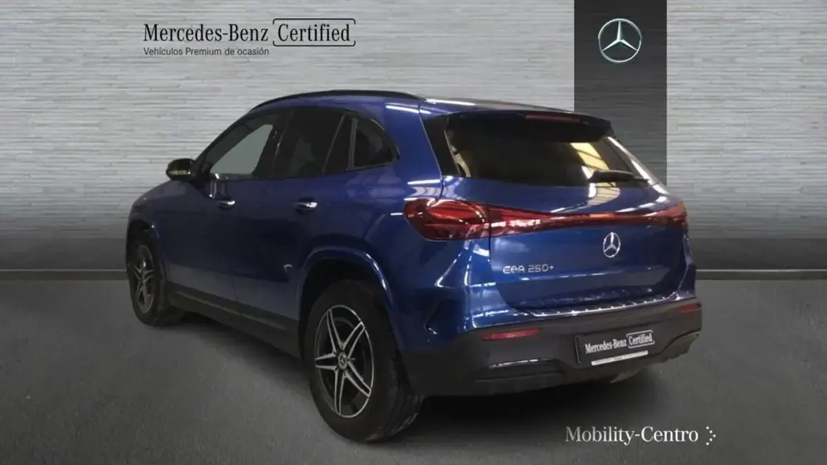 Usado Mercedes EQA250+ AMG line 139 kW (190 CV) 2024 Spektral blue  metallic paint SUV