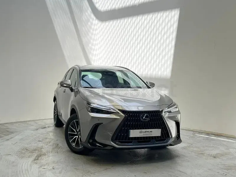 Usado Lexus NX350h Business Edition 242 CV (177 kW) 2023 Gris / plata SUV