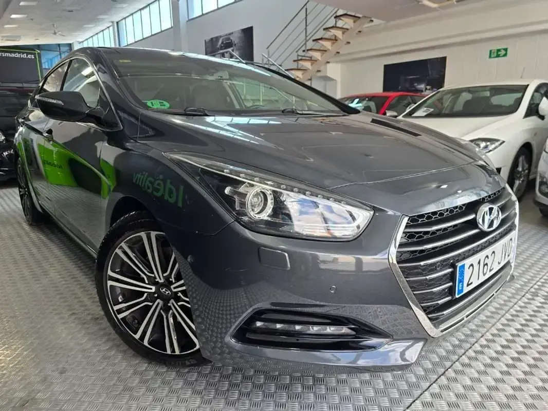 Usado Hyundai i40 Style 141 CV (103 kW) 2016 Gris Berlina