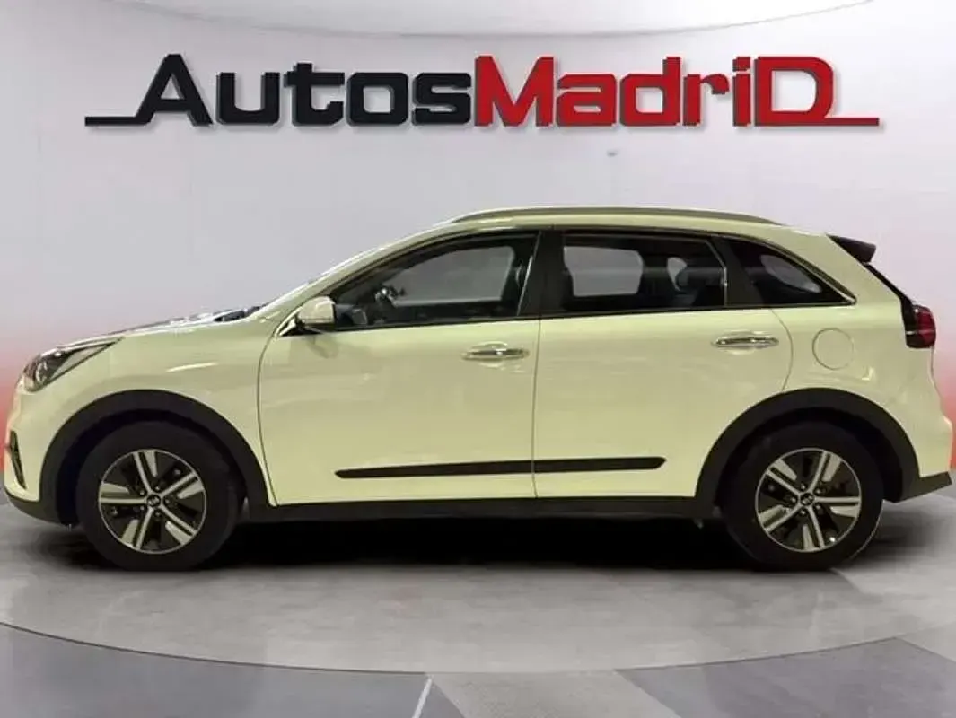 Begagnad Kia Niro 141 HK (103 kW) 2020 Vit SUV