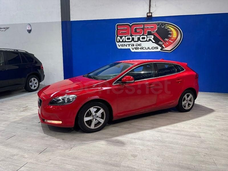 Usado Volvo V40 Kinetic 150 CV (110 kW) 2012 Rojo Utilitario