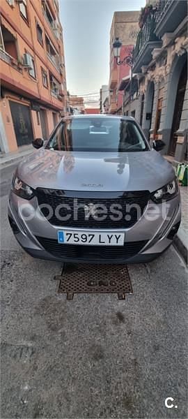 Usado Peugeot 2008 Active 100 CV (73 kW) 2022 Gris / plata SUV