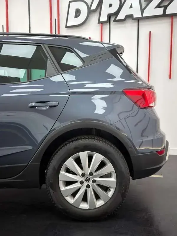 Usado Seat Arona Xperience 110 CV (80 kW) 2022 Gris SUV