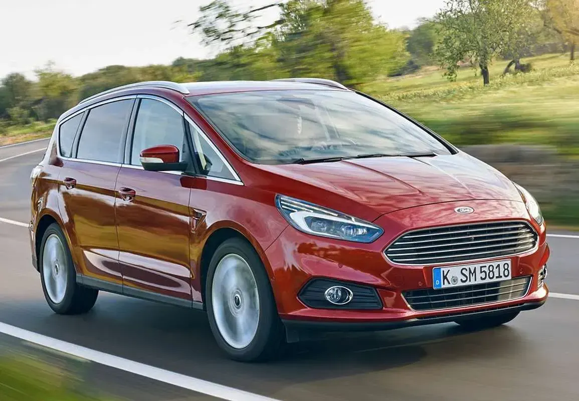 Usado Ford S-MAX ST-Line 190 CV (139 kW) 2023 Negro Monovolumen