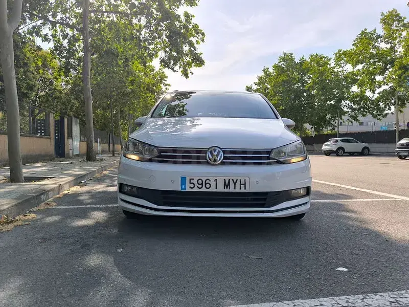 Usado VW Touran Advance 150 CV (110 kW) 2019 Blanco Monovolumen
