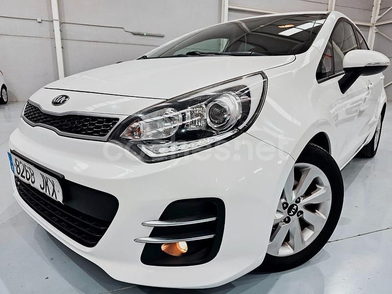 Blanco Usado 2015 Kia Rio Berlina | 6990 € (Precio justo) - Imagen 1/4