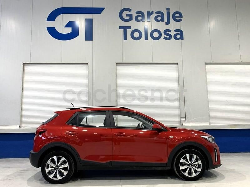 Usado Kia Stonic Plus 100 CV (73 kW) 2022 Granate SUV