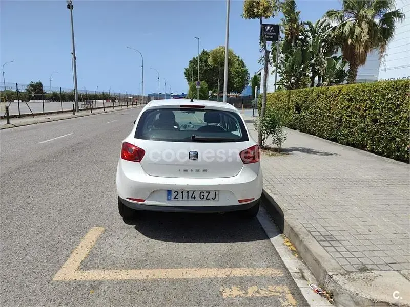 Usado Seat Ibiza Style 90 CV (66 kW) 2011 Blanco Berlina