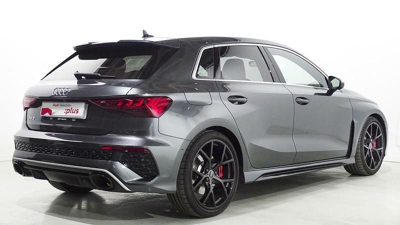 Usado Audi Q8 Premium 400 CV (294 kW) 2022 Gris SUV