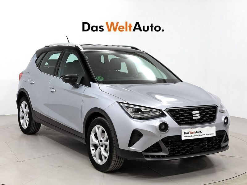 Negro Usado 2024 Seat Arona FR SUV | 20.900 € (Precio justo) - Imagen 1/4