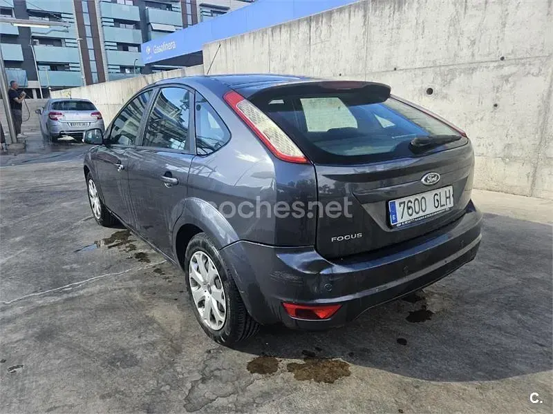 Usado Ford Focus Trend 100 CV (73 kW) 2009 Azul Berlina